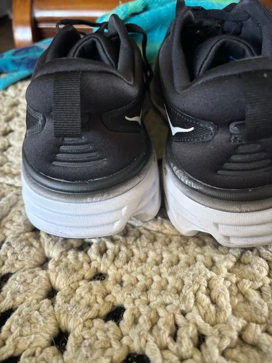 Hoka One One Bondi 8 Women's Black Running Shoes Size 9B hardly worn - Picture 6 of 7